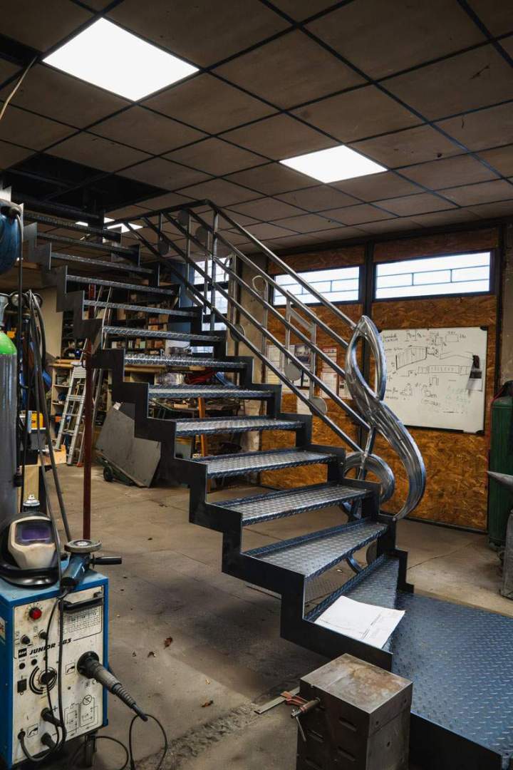 Artisan métallier expérimenté pour créer vos escaliers sur mesure
